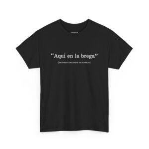 "Aquí en la brega" Camiseta - Puerto Rican Phrase T-Shirt